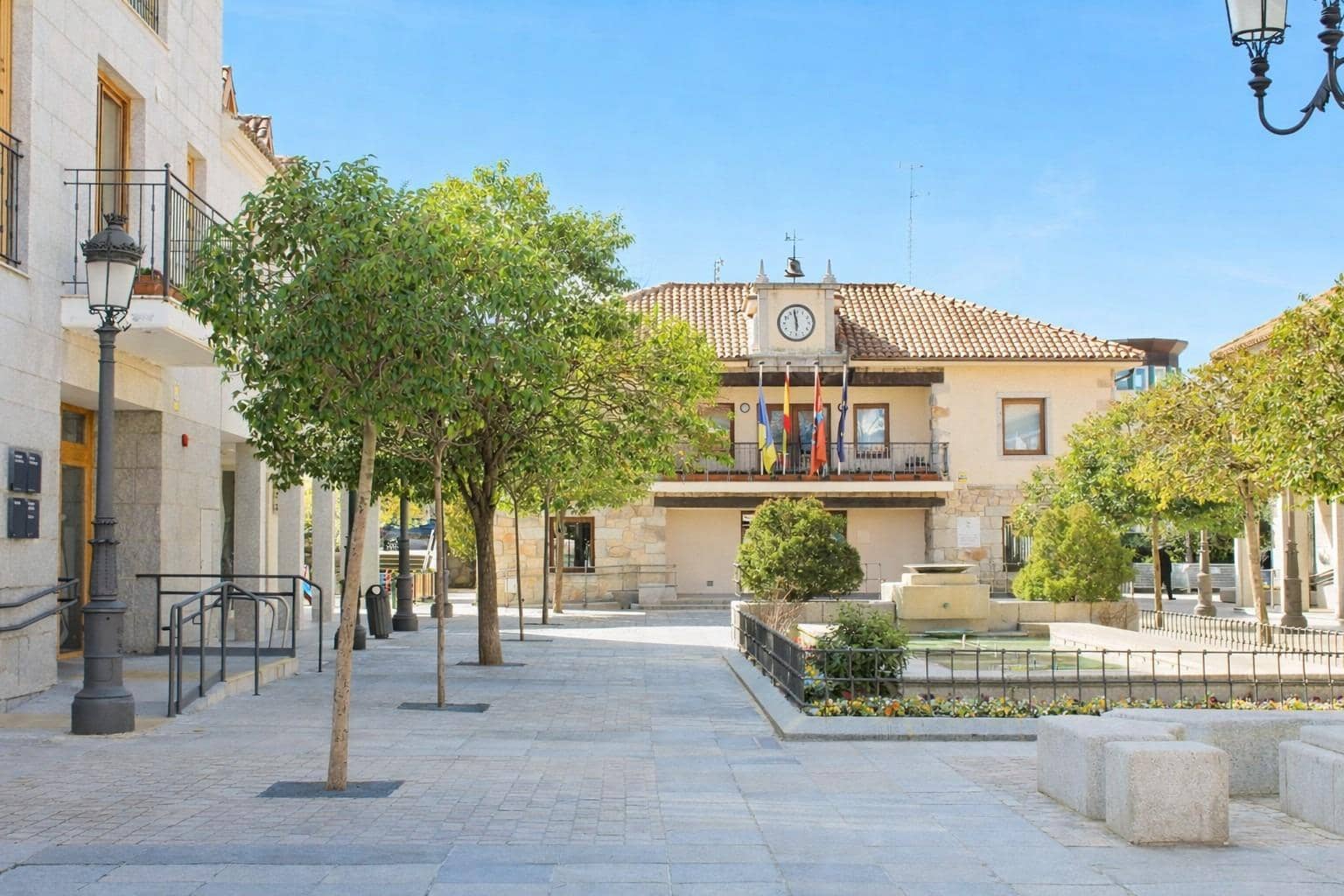 Commercial for rent in Torrelodones - € 2,000 (Ref: 9591409)