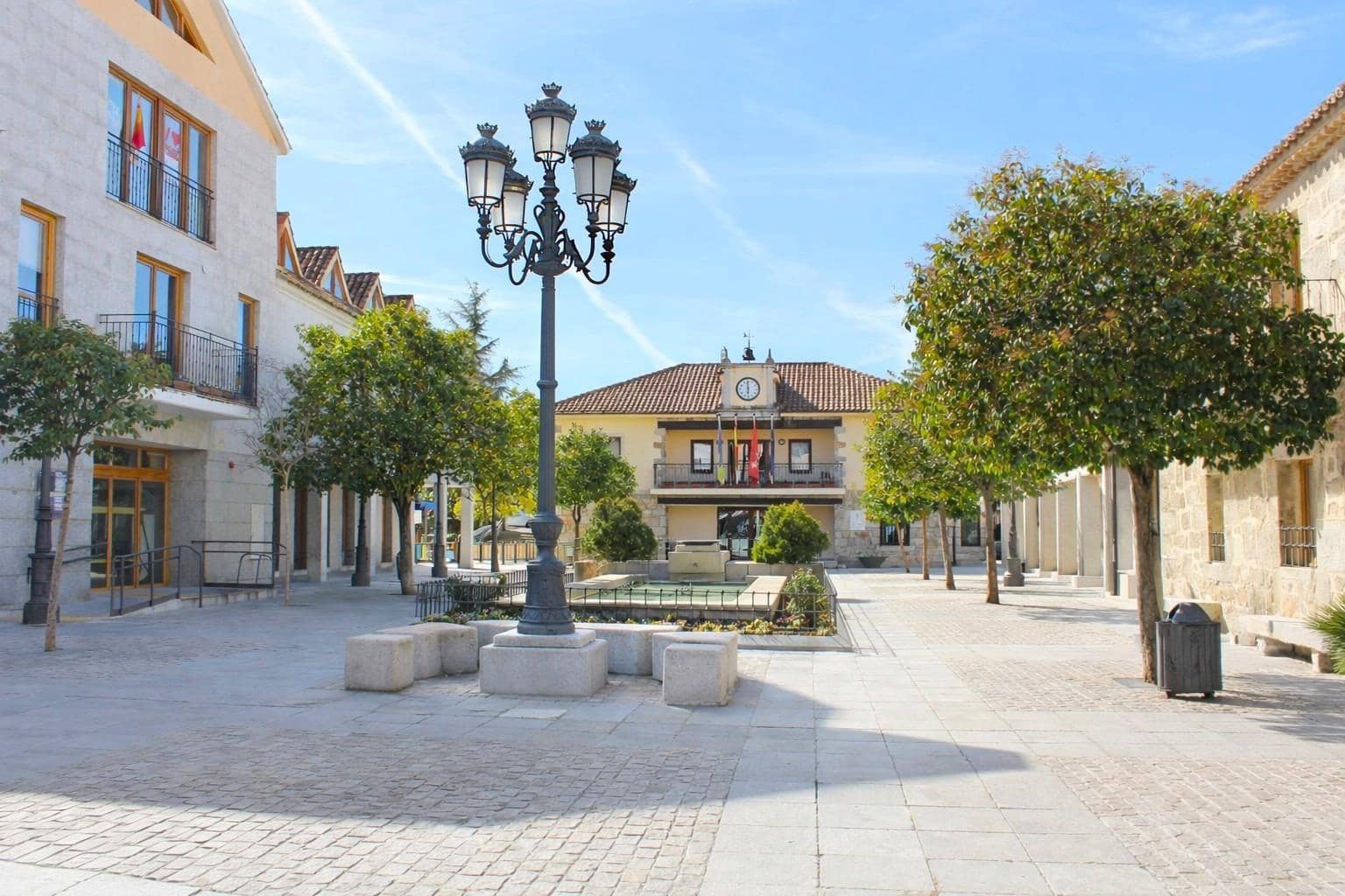 Commercial for rent in Torrelodones - € 2,000 (Ref: 9591409)