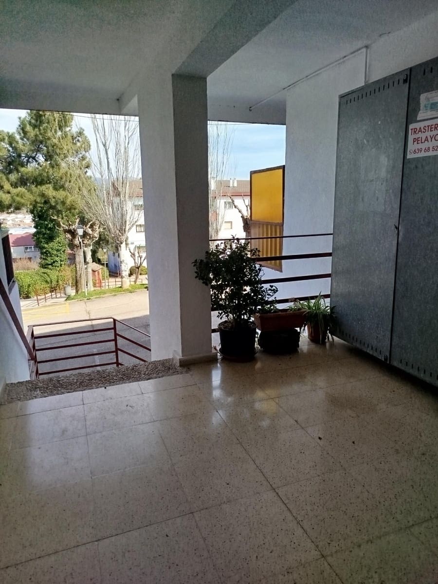 3 bedroom Flat for sale in Pelayos de la Presa with pool - € 110,000 (Ref: 9637712)