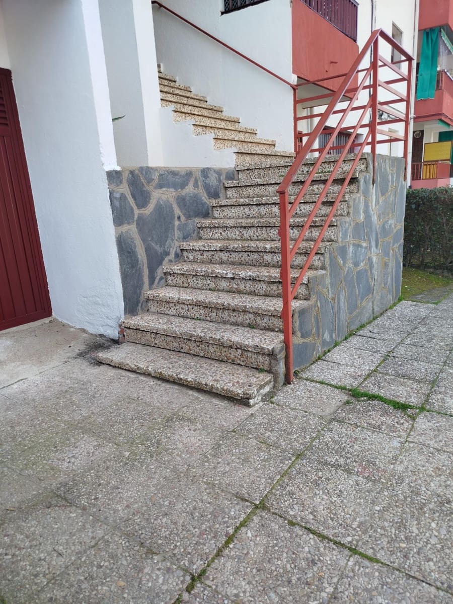 3 bedroom Flat for sale in Pelayos de la Presa with pool - € 110,000 (Ref: 9637712)