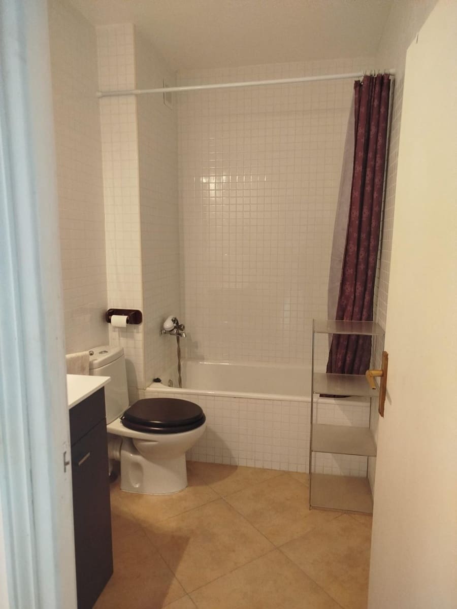 3 bedroom Flat for sale in Pelayos de la Presa with pool - € 110,000 (Ref: 9637712)