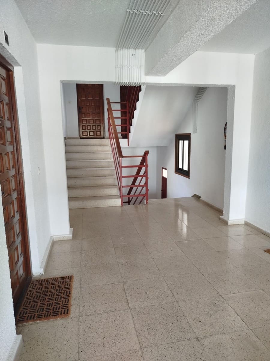 3 bedroom Flat for sale in Pelayos de la Presa with pool - € 110,000 (Ref: 9637712)