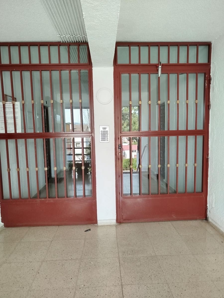 3 bedroom Flat for sale in Pelayos de la Presa with pool - € 110,000 (Ref: 9637712)