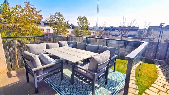 Pareado de 4 habitaciones en Boadilla del Monte en venta con piscina garaje - 1.280.000 € (Ref: 9648272)