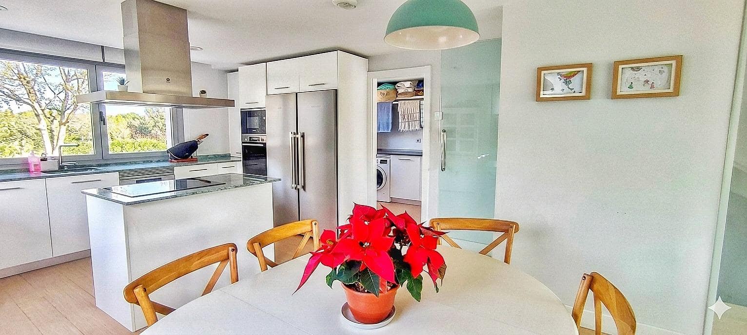 4 bedroom Semi-detached Villa for sale in Boadilla del Monte with pool garage - € 1,280,000 (Ref: 9648272)