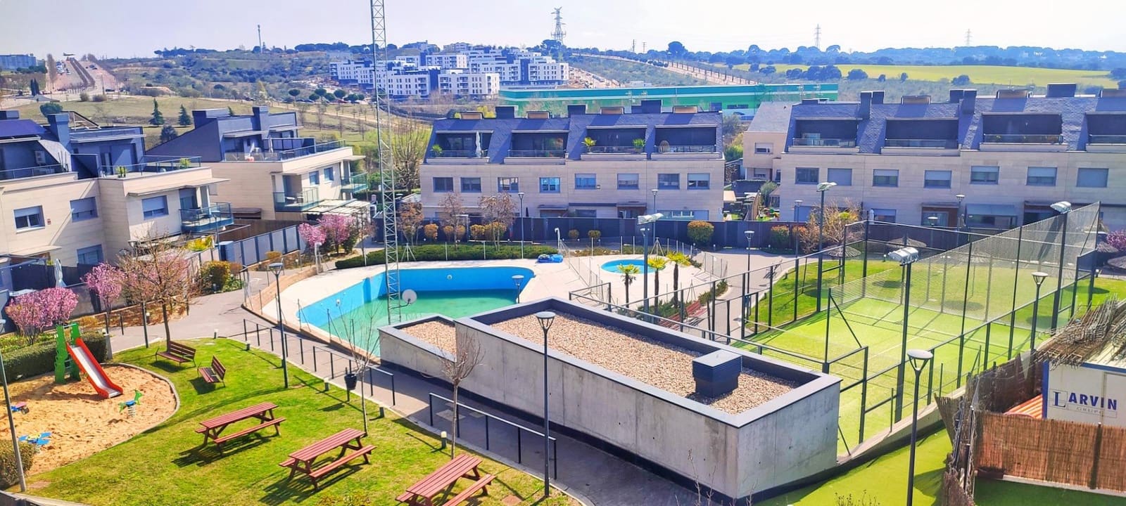 4 bedroom Semi-detached Villa for sale in Boadilla del Monte with pool garage - € 1,280,000 (Ref: 9648272)