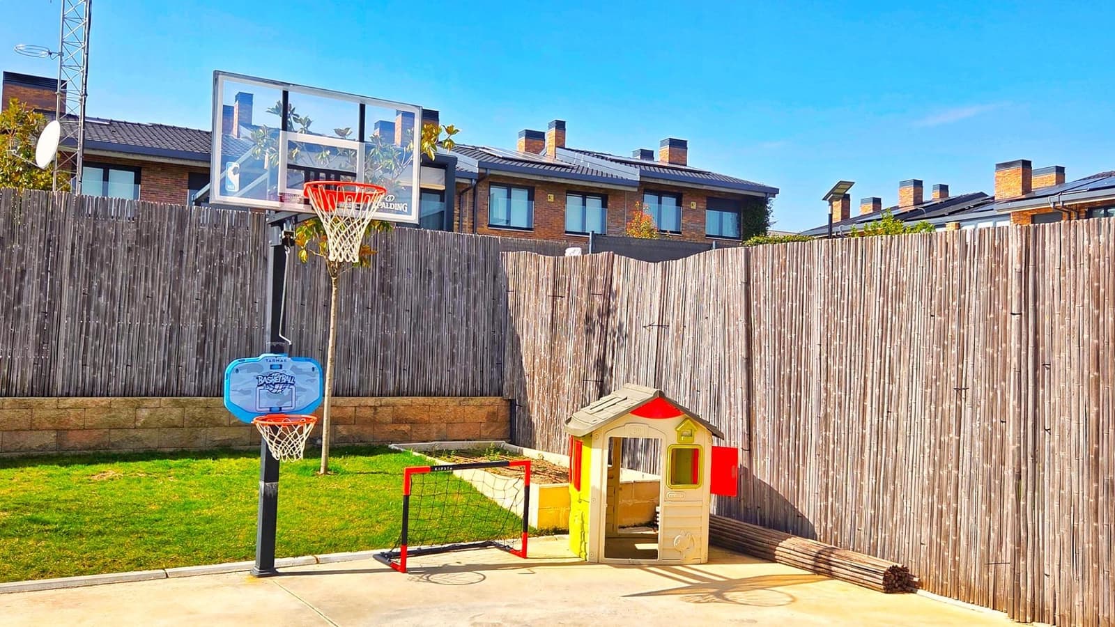 4 bedroom Semi-detached Villa for sale in Boadilla del Monte with pool garage - € 1,280,000 (Ref: 9648272)