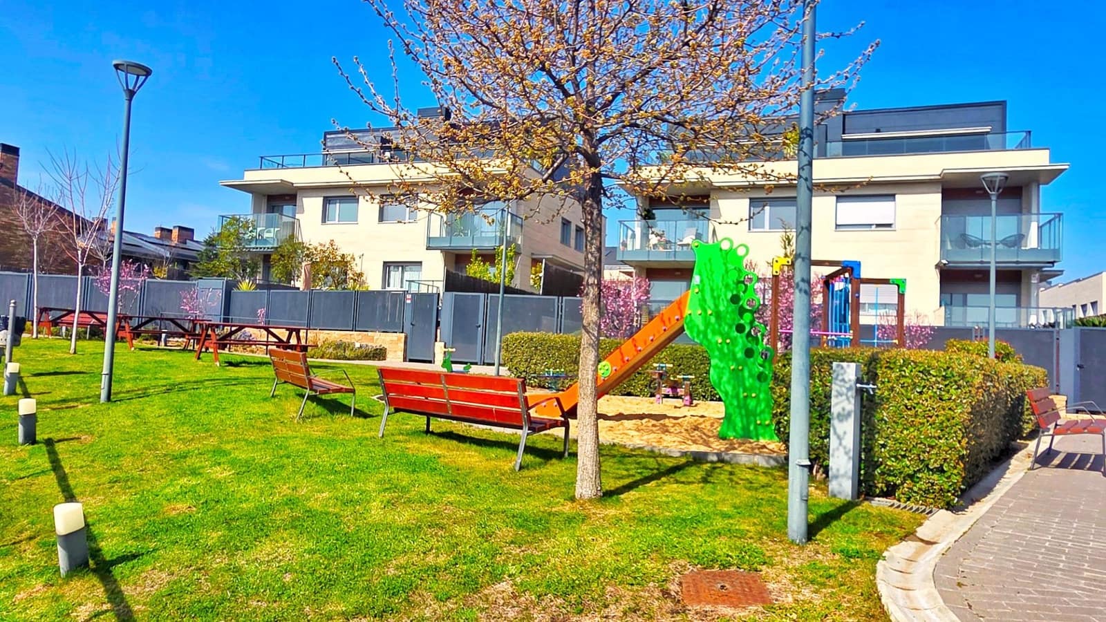 4 bedroom Semi-detached Villa for sale in Boadilla del Monte with pool garage - € 1,280,000 (Ref: 9648272)