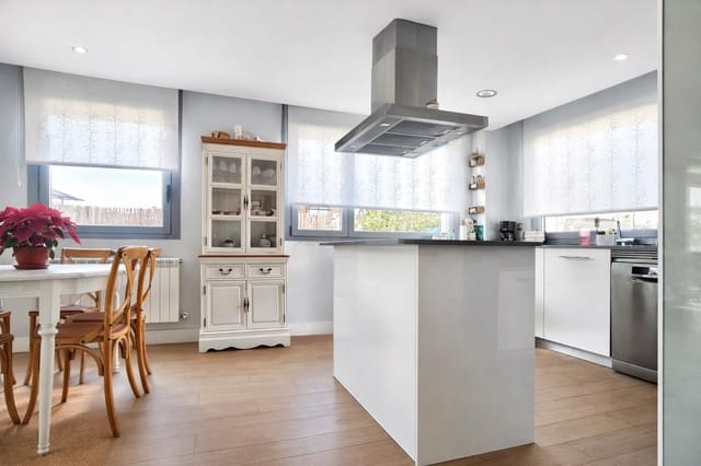 Pareado de 4 habitaciones en Boadilla del Monte en venta con piscina garaje - 1.280.000 € (Ref: 9648272)