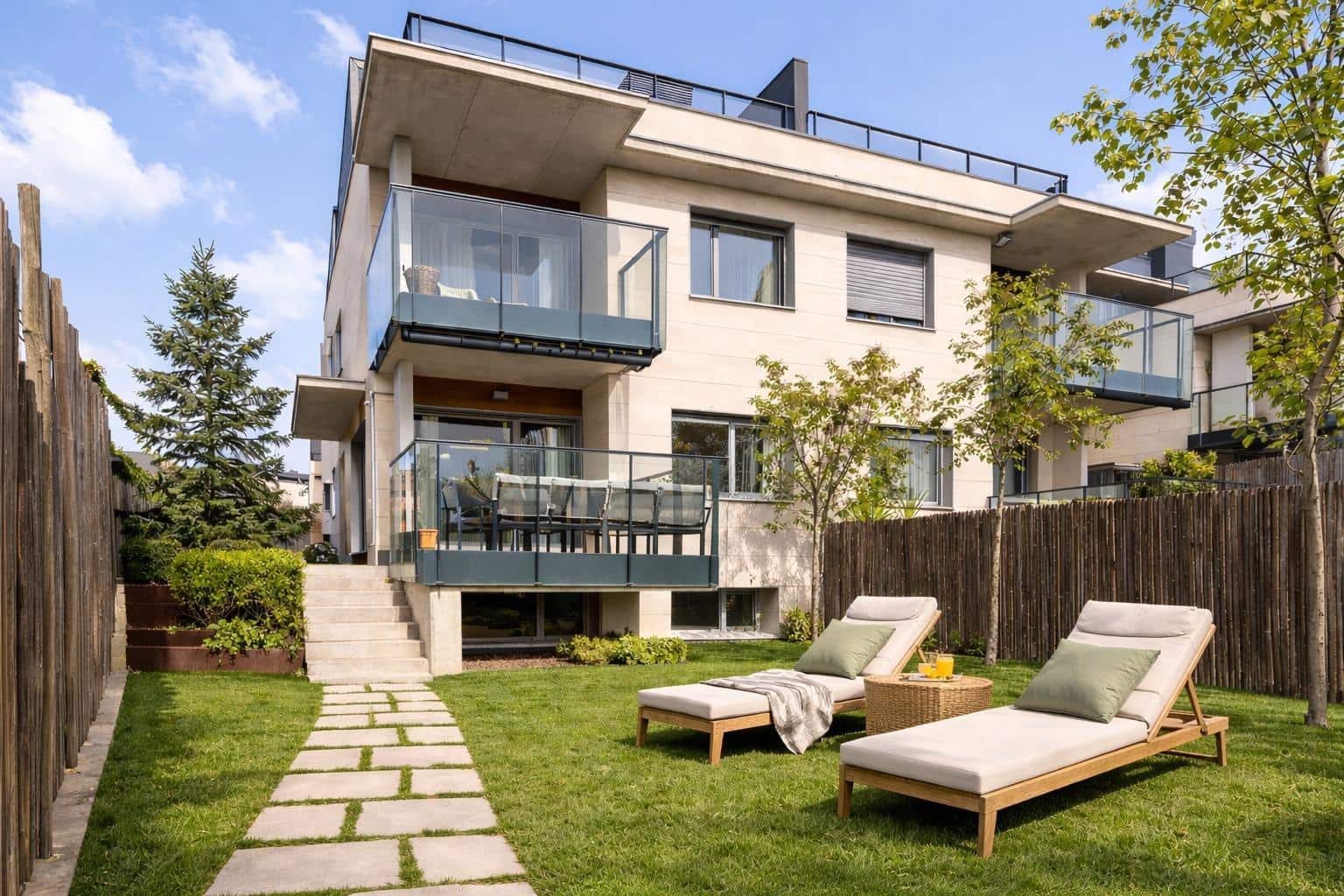 4 soverom Kjedet enebolig til salgs i Boadilla del Monte med svømmebasseng garasje - € 1 280 000 (Ref: 9648272)