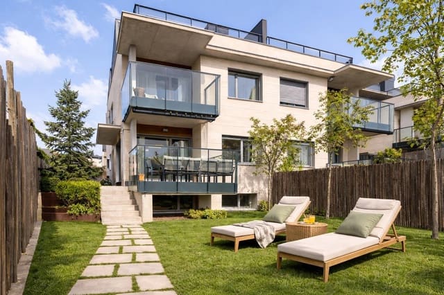 4 bedroom Semi-detached Villa for sale in Boadilla del Monte with pool garage - € 1,280,000 (Ref: 9648272)