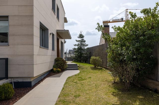 4 soveværelse Semi-Rækkehus til salg i Boadilla del Monte med swimmingpool garage - € 1.249.000 (Ref: 9648272)