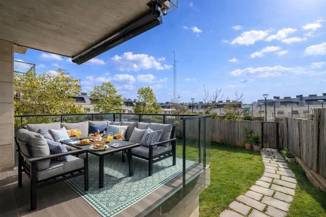4 soveværelse Semi-Rækkehus til salg i Boadilla del Monte med swimmingpool garage - € 1.249.000 (Ref: 9648272)