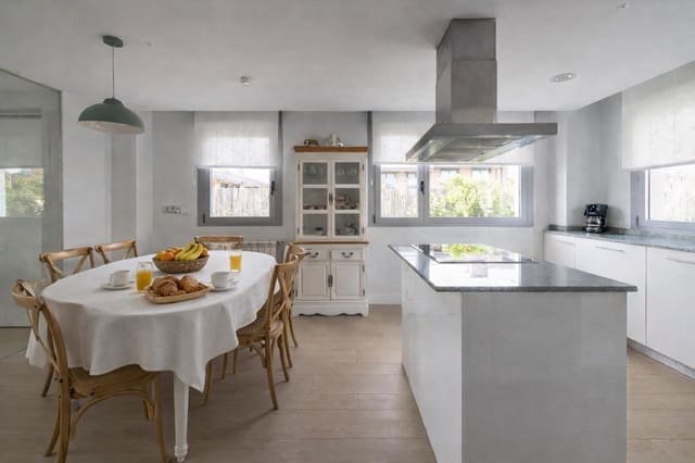 4 soveværelse Semi-Rækkehus til salg i Boadilla del Monte med swimmingpool garage - € 1.249.000 (Ref: 9648272)