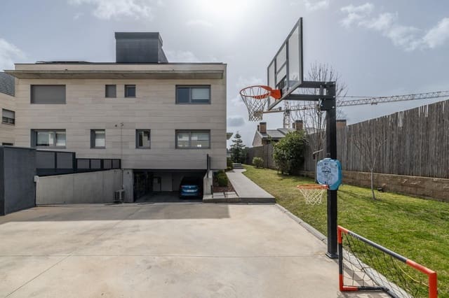 4 sovrum Semi-fristående Villa till salu i Boadilla del Monte med pool garage - 1 150 000 € (Ref: 9648272)