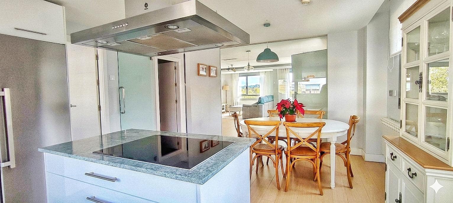 4 soverom Kjedet enebolig til salgs i Boadilla del Monte med svømmebasseng garasje - € 1 150 000 (Ref: 9648272)