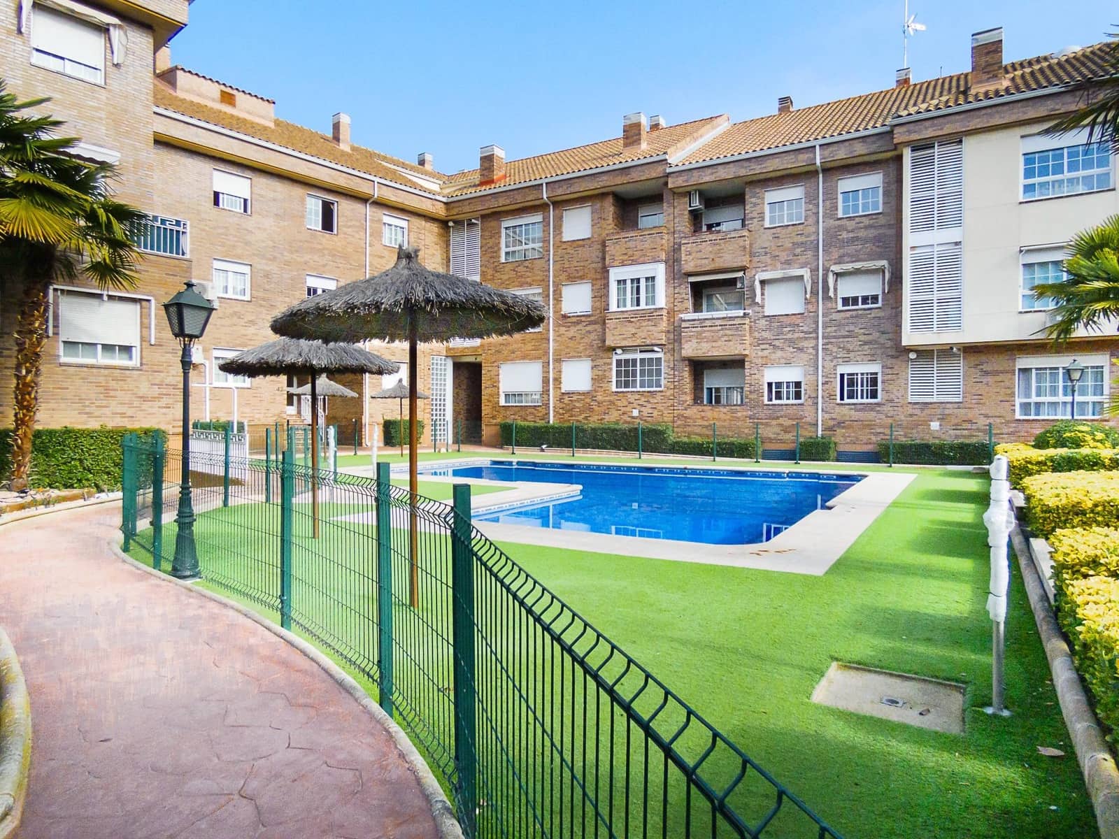 2 bedroom Flat for rent in Villanueva del Pardillo with pool garage - € 1,200 (Ref: 9666615)