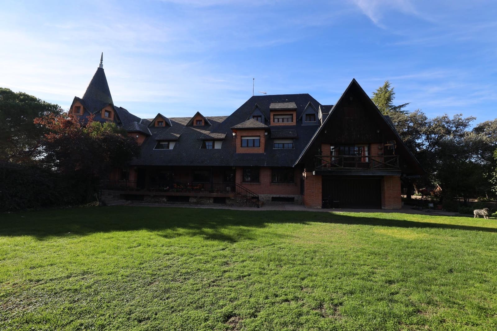 20 bedroom Villa for sale in Villanueva de la Canada with pool garage - € 1,750,000 (Ref: 9679944)