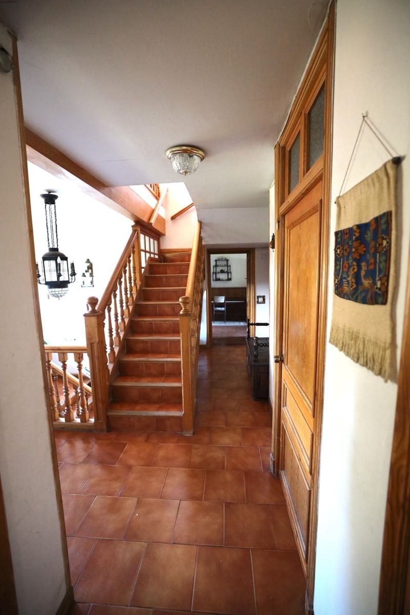 20 bedroom Villa for sale in Villanueva de la Canada with pool garage - € 1,750,000 (Ref: 9679944)