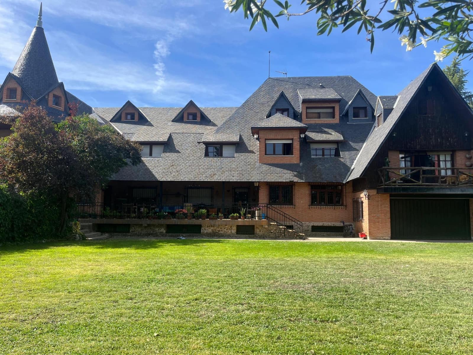 20 bedroom Villa for sale in Villanueva de la Canada with pool garage - € 1,750,000 (Ref: 9679944)