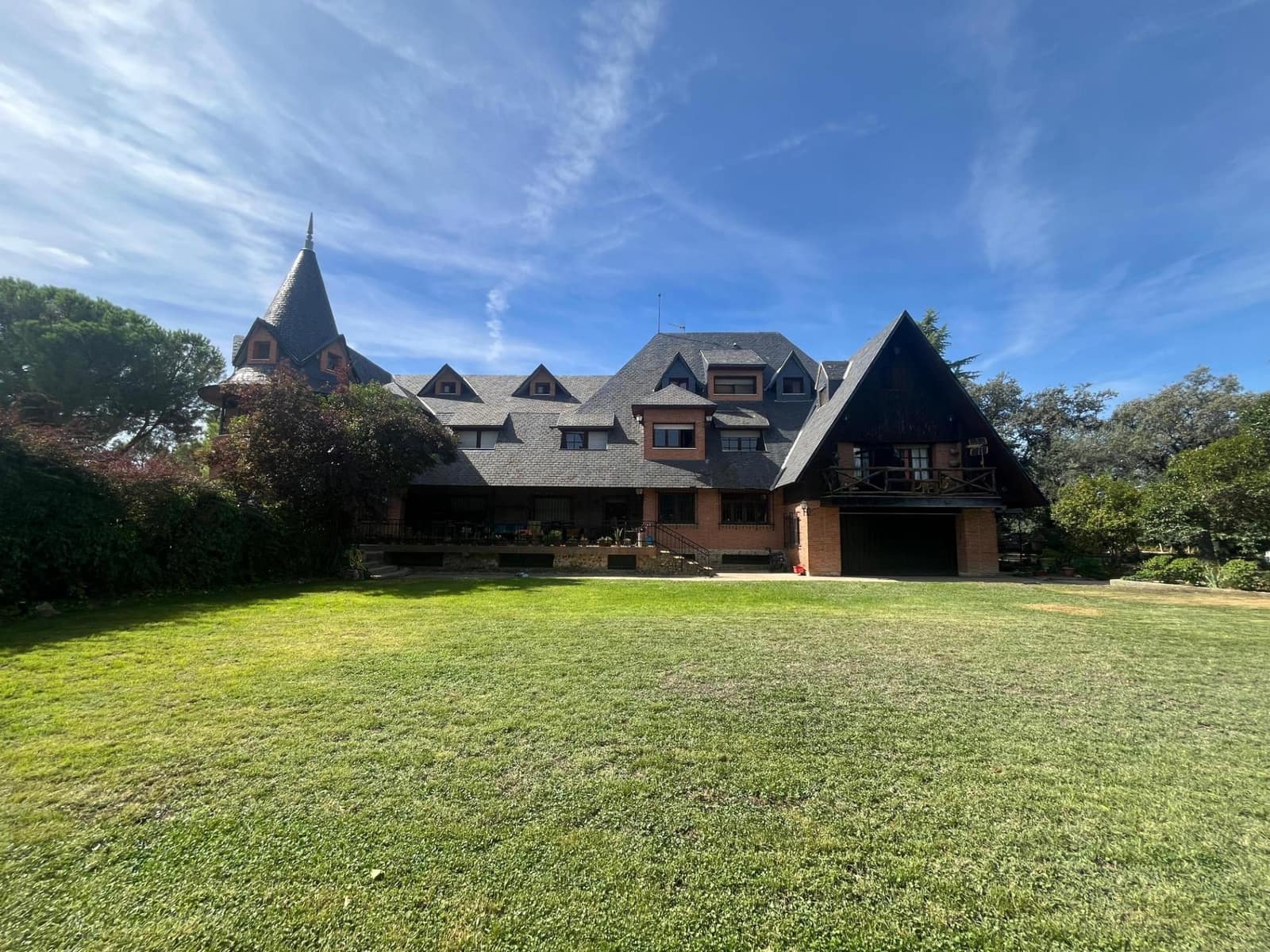 20 bedroom Villa for sale in Villanueva de la Canada with pool garage - € 1,750,000 (Ref: 9679944)