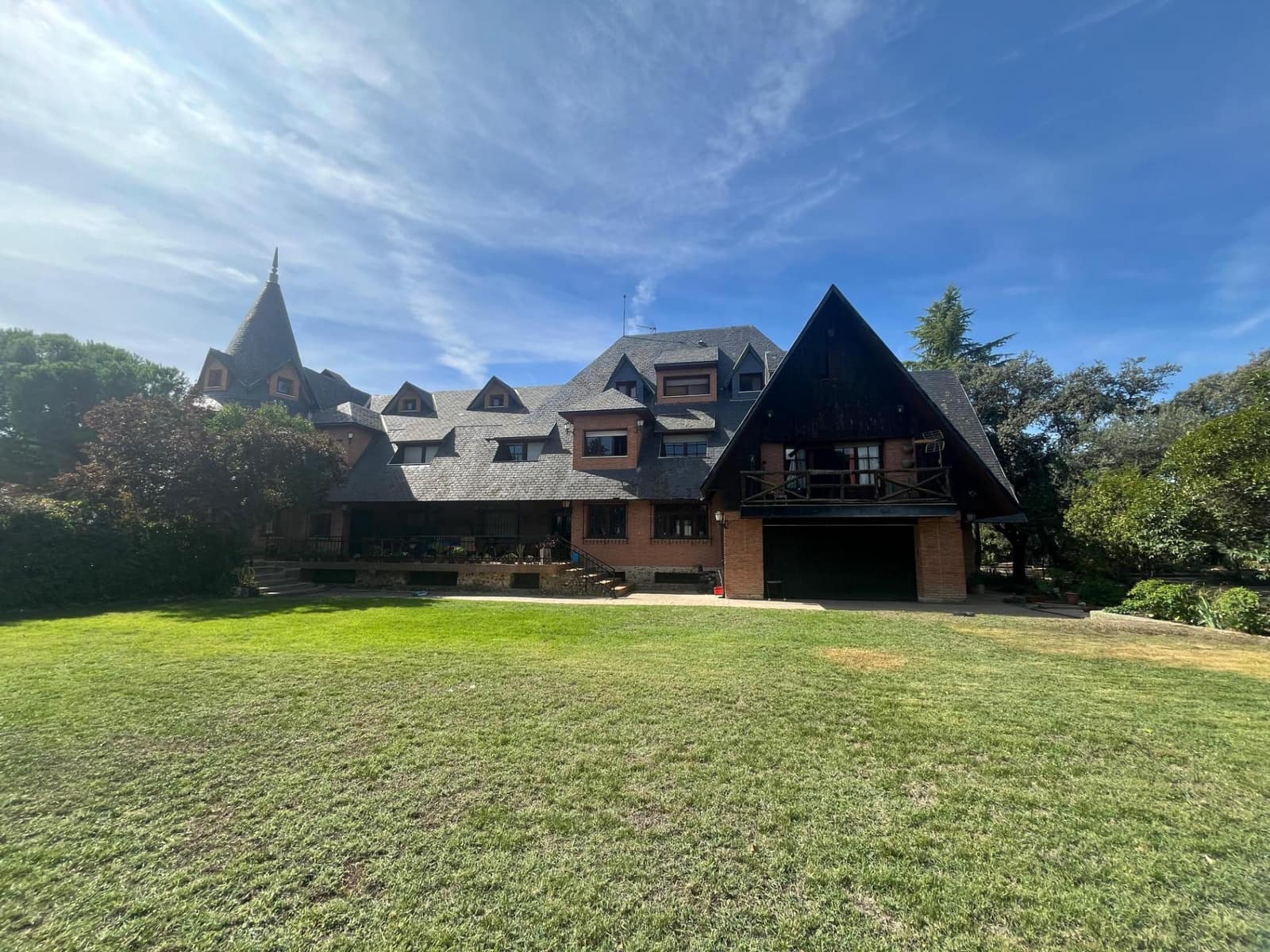 20 bedroom Villa for sale in Villanueva de la Canada with pool garage - € 1,750,000 (Ref: 9679944)