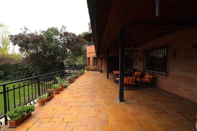 20 soverom Villa til salgs i Villanueva de la Cañada med svømmebasseng garasje - € 1 750 000 (Ref: 9679944)