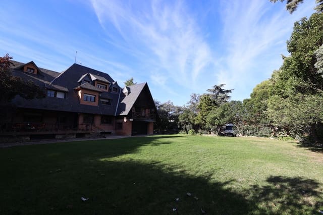 20 soverom Villa til salgs i Villanueva de la Cañada med svømmebasseng garasje - € 1 750 000 (Ref: 9679944)