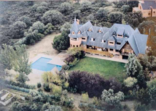 20 soverom Villa til salgs i Villanueva de la Cañada med svømmebasseng garasje - € 1 750 000 (Ref: 9679944)