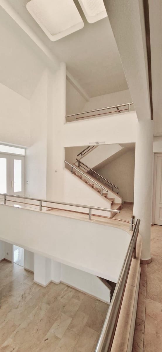 9 soveværelse Villa til leje i Las Rozas de Madrid med swimmingpool garage - € 9.200 (Ref: 9686551)