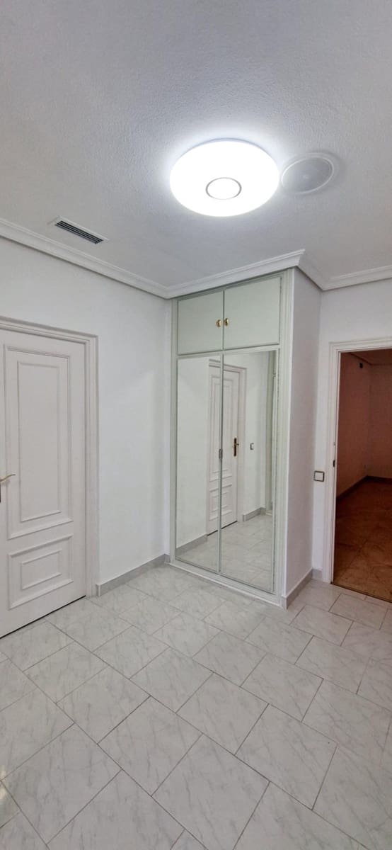 9 soveværelse Villa til leje i Las Rozas de Madrid med swimmingpool garage - € 9.200 (Ref: 9686551)