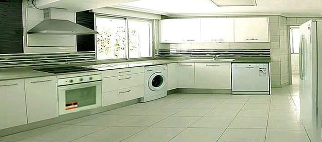 9 quarto Moradia para arrendar em Las Rozas de Madrid com piscina garagem - 9 200 € (Ref: 9686551)