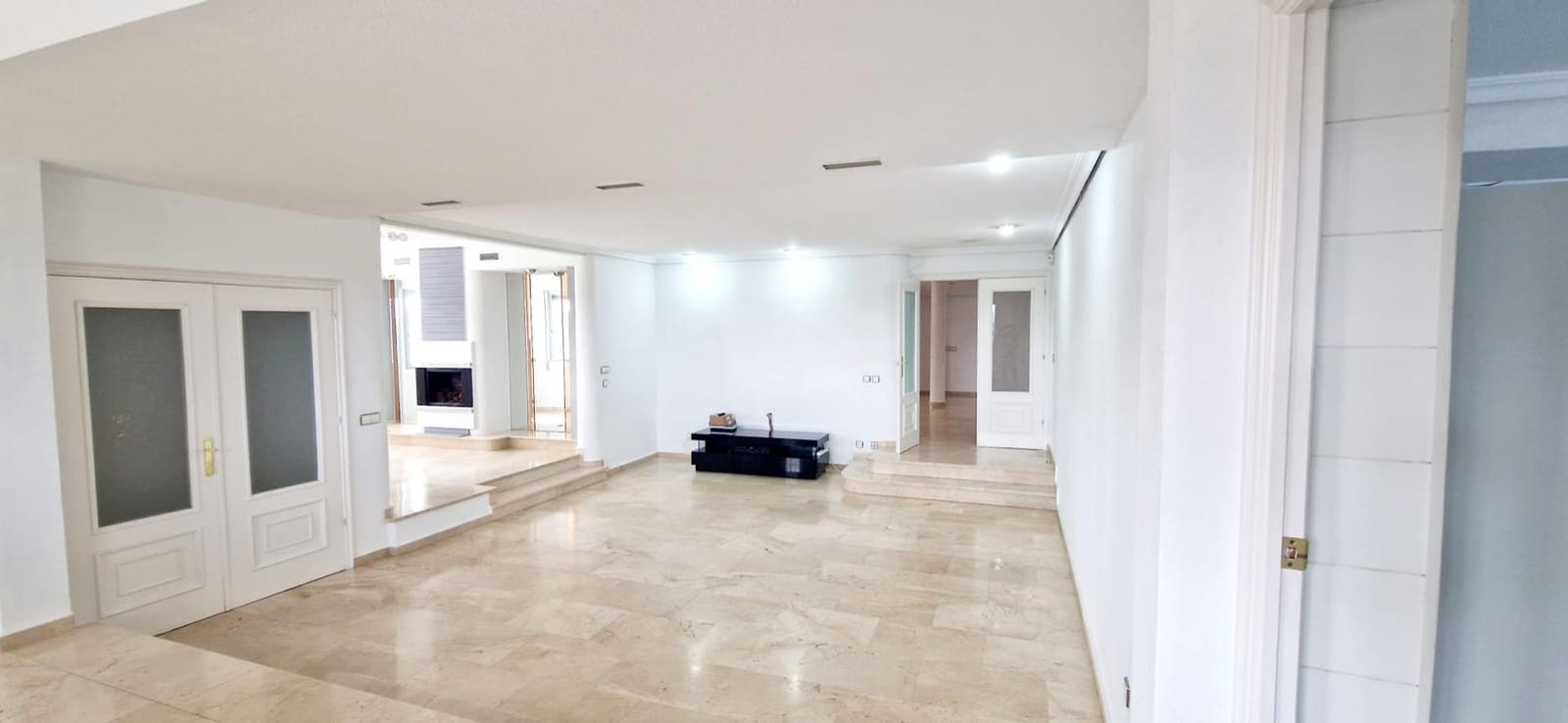 9 soveværelse Villa til leje i Las Rozas de Madrid med swimmingpool garage - € 9.200 (Ref: 9686551)