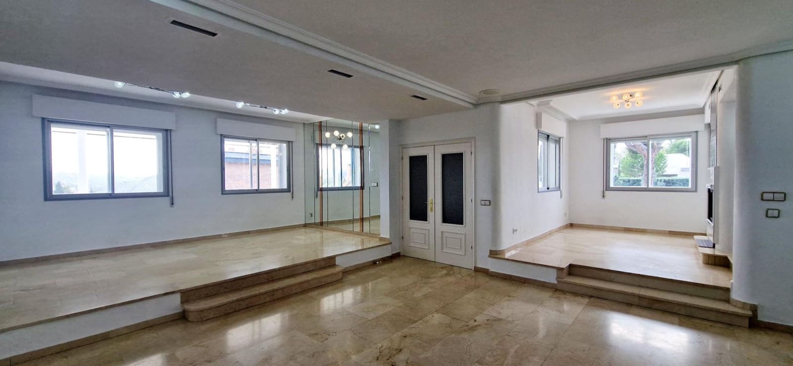 9 soveværelse Villa til leje i Las Rozas de Madrid med swimmingpool garage - € 9.200 (Ref: 9686551)