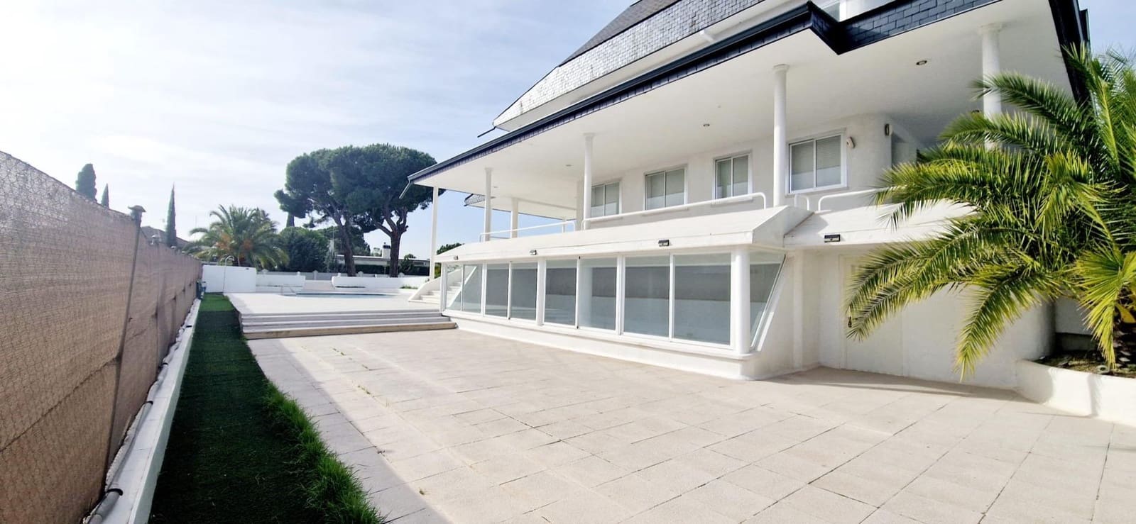 9 soveværelse Villa til leje i Las Rozas de Madrid med swimmingpool garage - € 9.200 (Ref: 9686551)