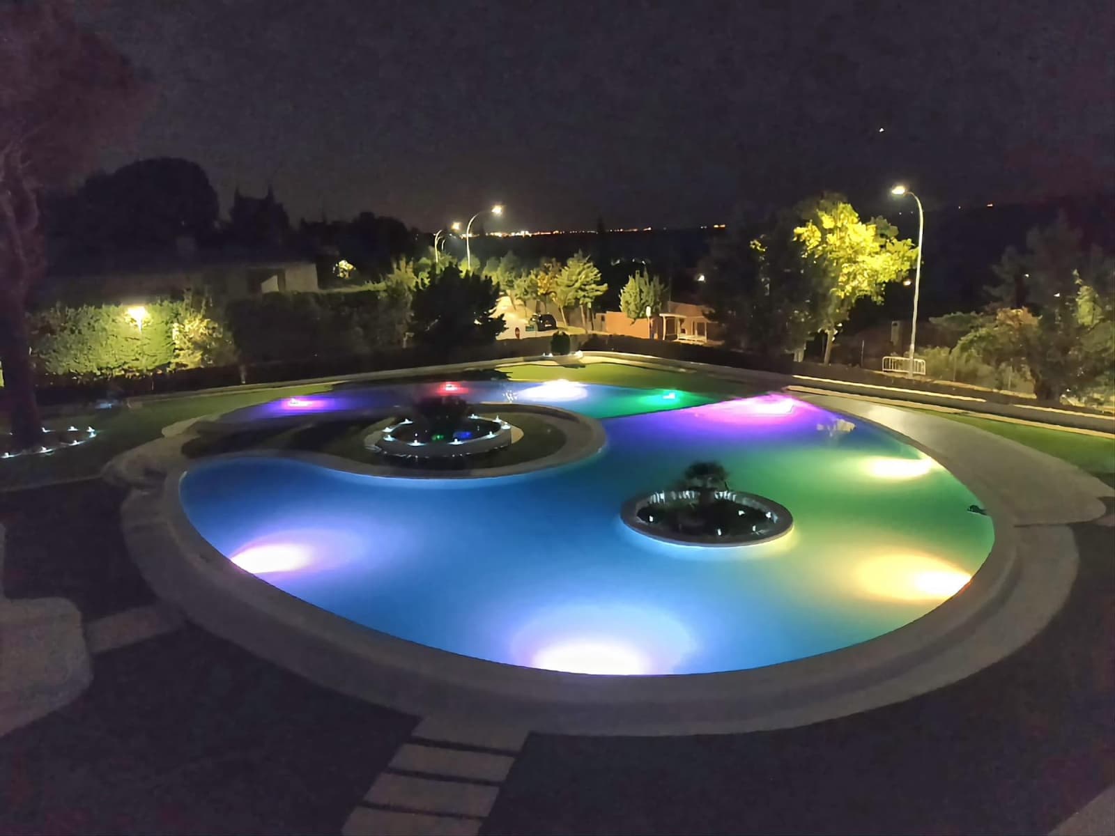 9 soveværelse Villa til leje i Las Rozas de Madrid med swimmingpool garage - € 9.200 (Ref: 9686551)