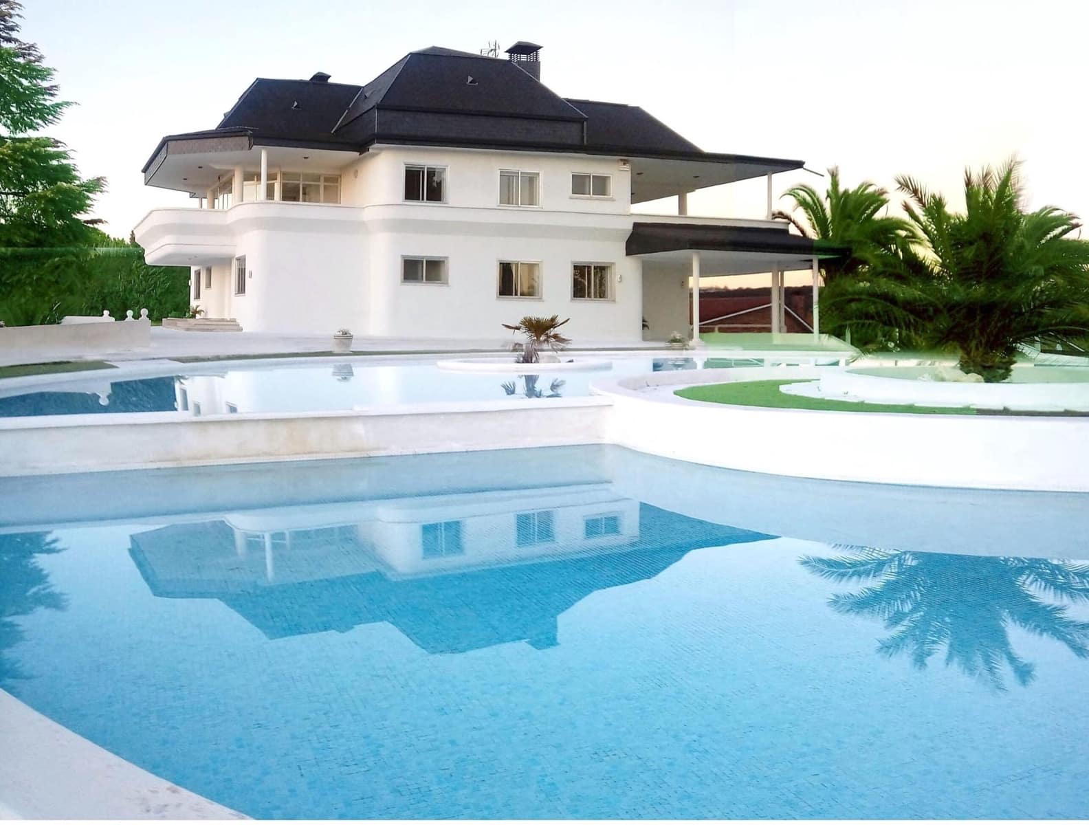 9 soveværelse Villa til leje i Las Rozas de Madrid med swimmingpool garage - € 9.200 (Ref: 9686551)