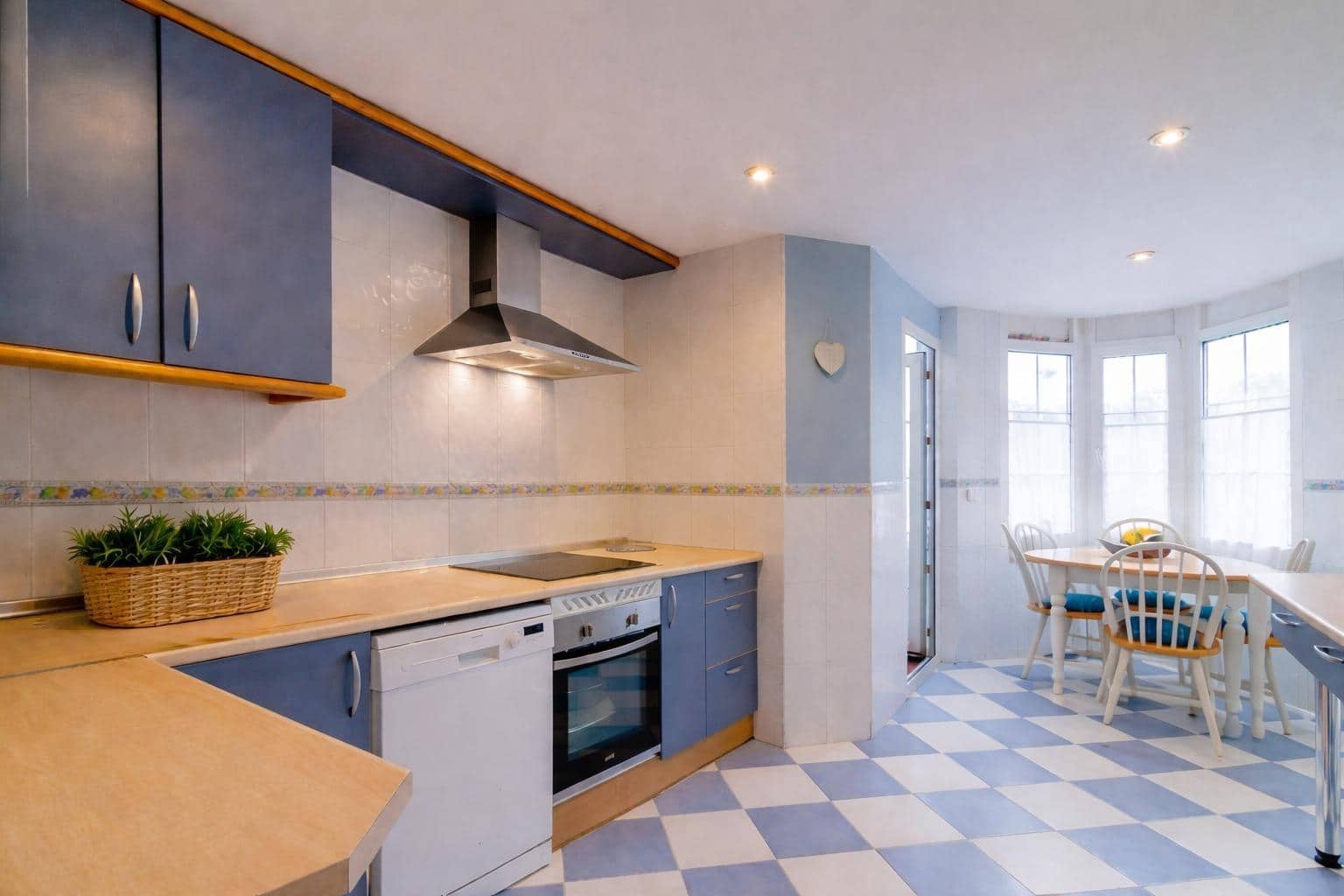 5 bedroom Penthouse for sale in Las Rozas de Madrid with pool garage - € 745,000 (Ref: 9686552)