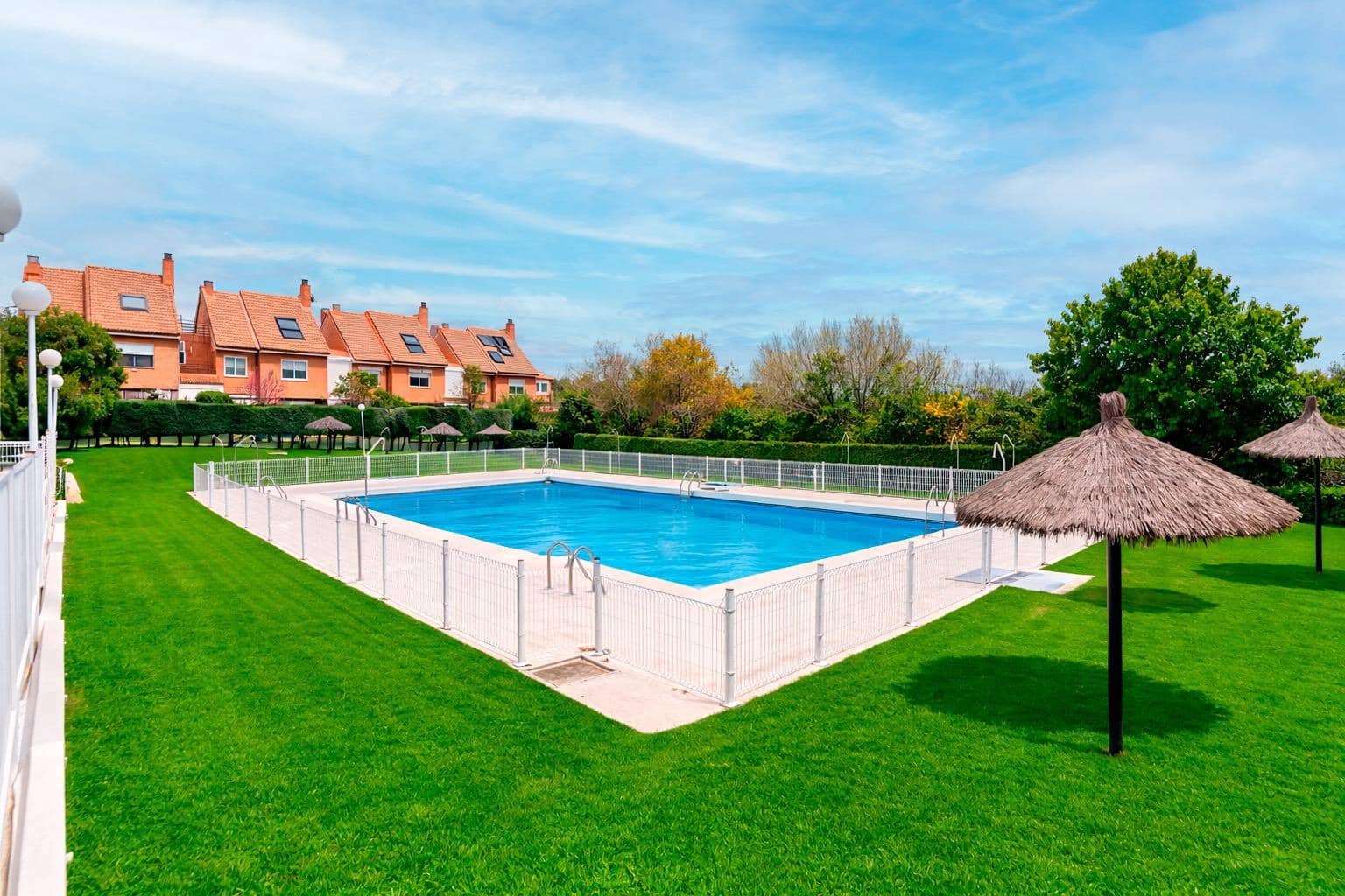 5 bedroom Penthouse for sale in Las Rozas de Madrid with pool garage - € 745,000 (Ref: 9686552)