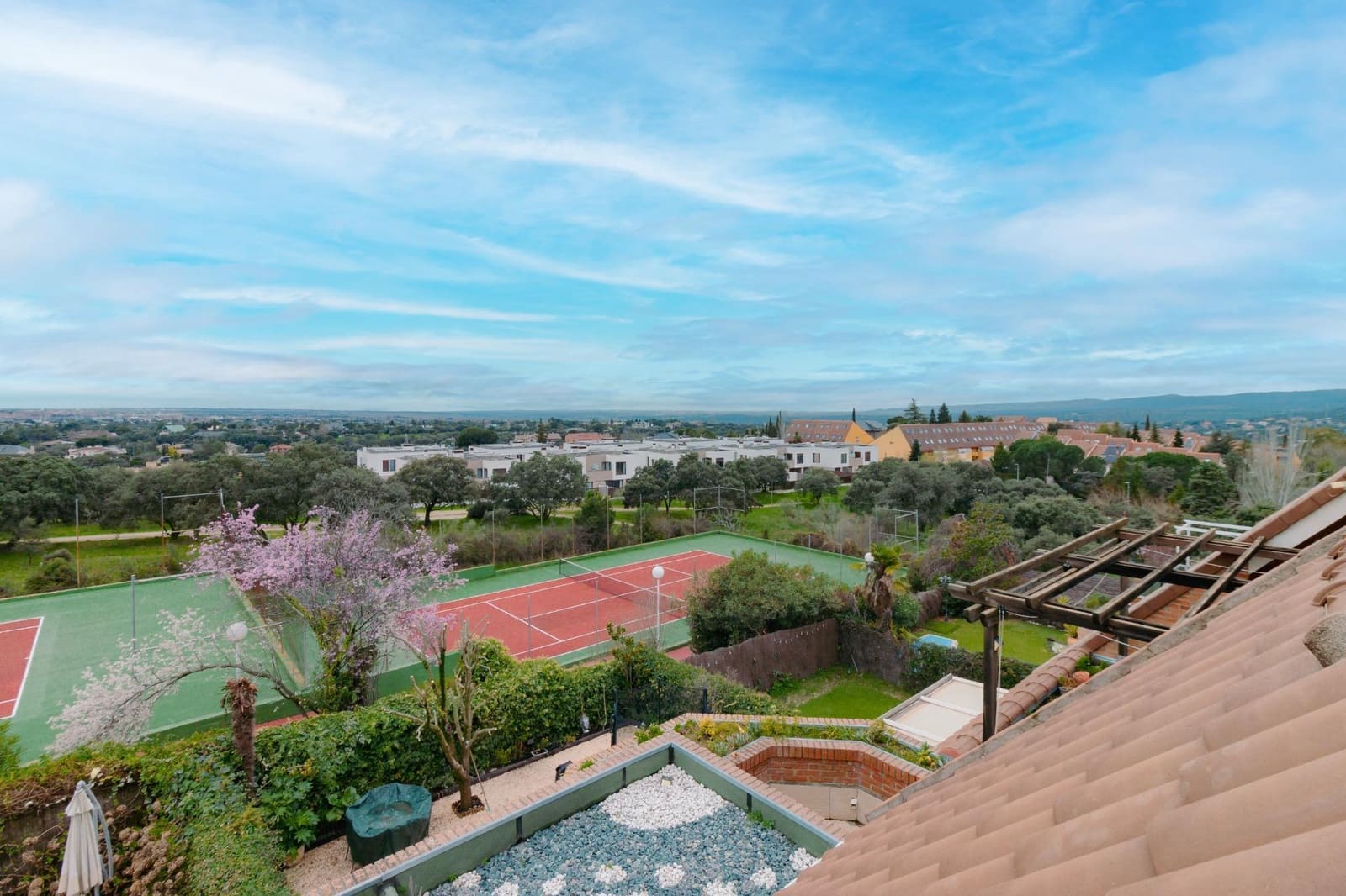 5 bedroom Penthouse for sale in Las Rozas de Madrid with pool garage - € 745,000 (Ref: 9686552)