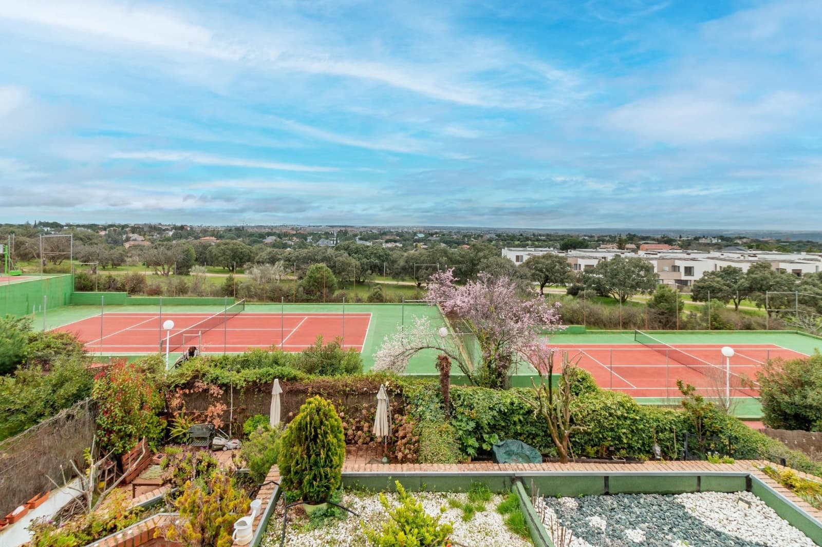 5 bedroom Penthouse for sale in Las Rozas de Madrid with pool garage - € 745,000 (Ref: 9686552)