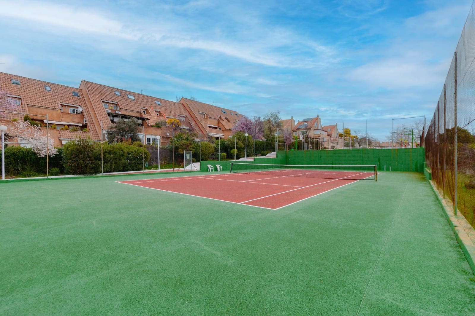 5 bedroom Penthouse for sale in Las Rozas de Madrid with pool garage - € 745,000 (Ref: 9686552)