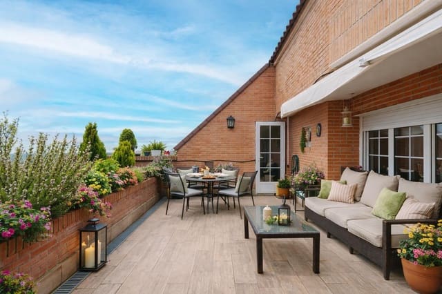 5 makuuhuone Kattohuoneisto myytävänä paikassa Las Rozas de Madrid mukana uima-altaan 
autotalli - 745 000 € (Ref: 9686552)