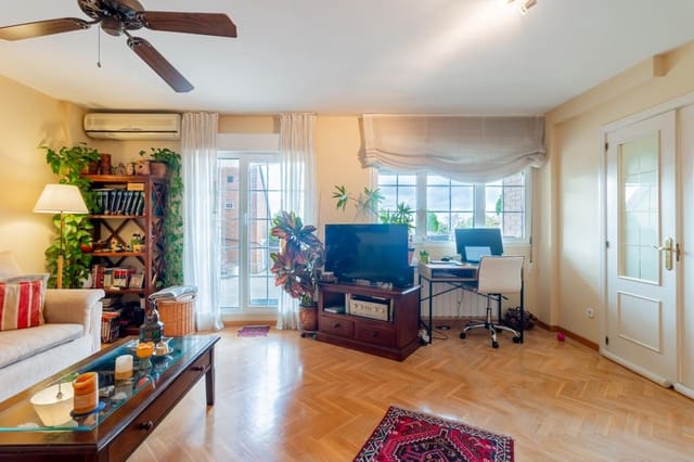 5 makuuhuone Kattohuoneisto myytävänä paikassa Las Rozas de Madrid mukana uima-altaan 
autotalli - 745 000 € (Ref: 9686552)