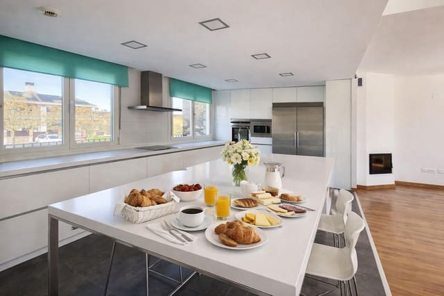 6 soverom Kjedet enebolig til leie i Majadahonda med svømmebasseng garasje - € 4 500 (Ref: 9698889)