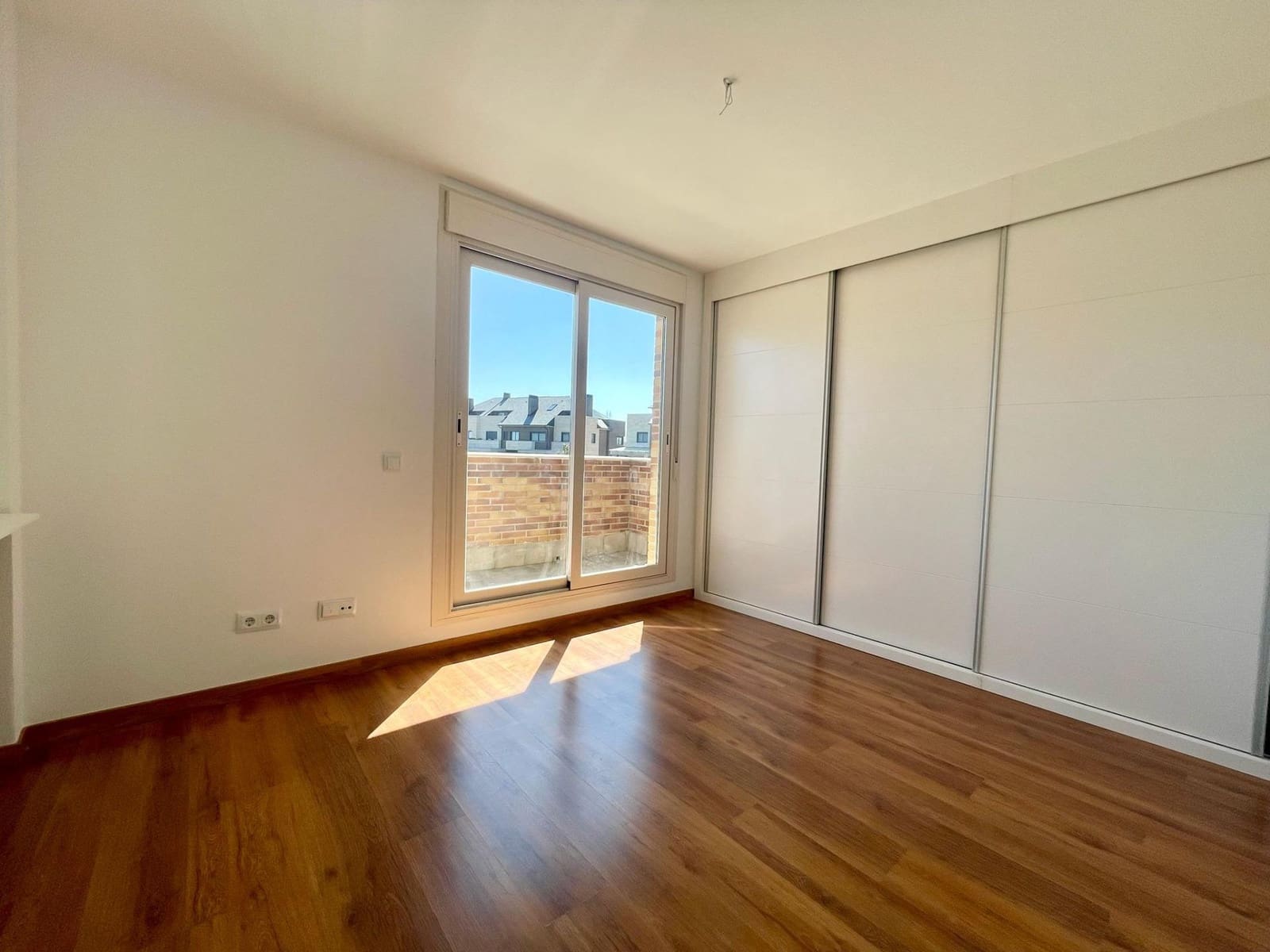 6 bedroom Semi-detached Villa for rent in Majadahonda with pool garage - € 4,500 (Ref: 9698889)