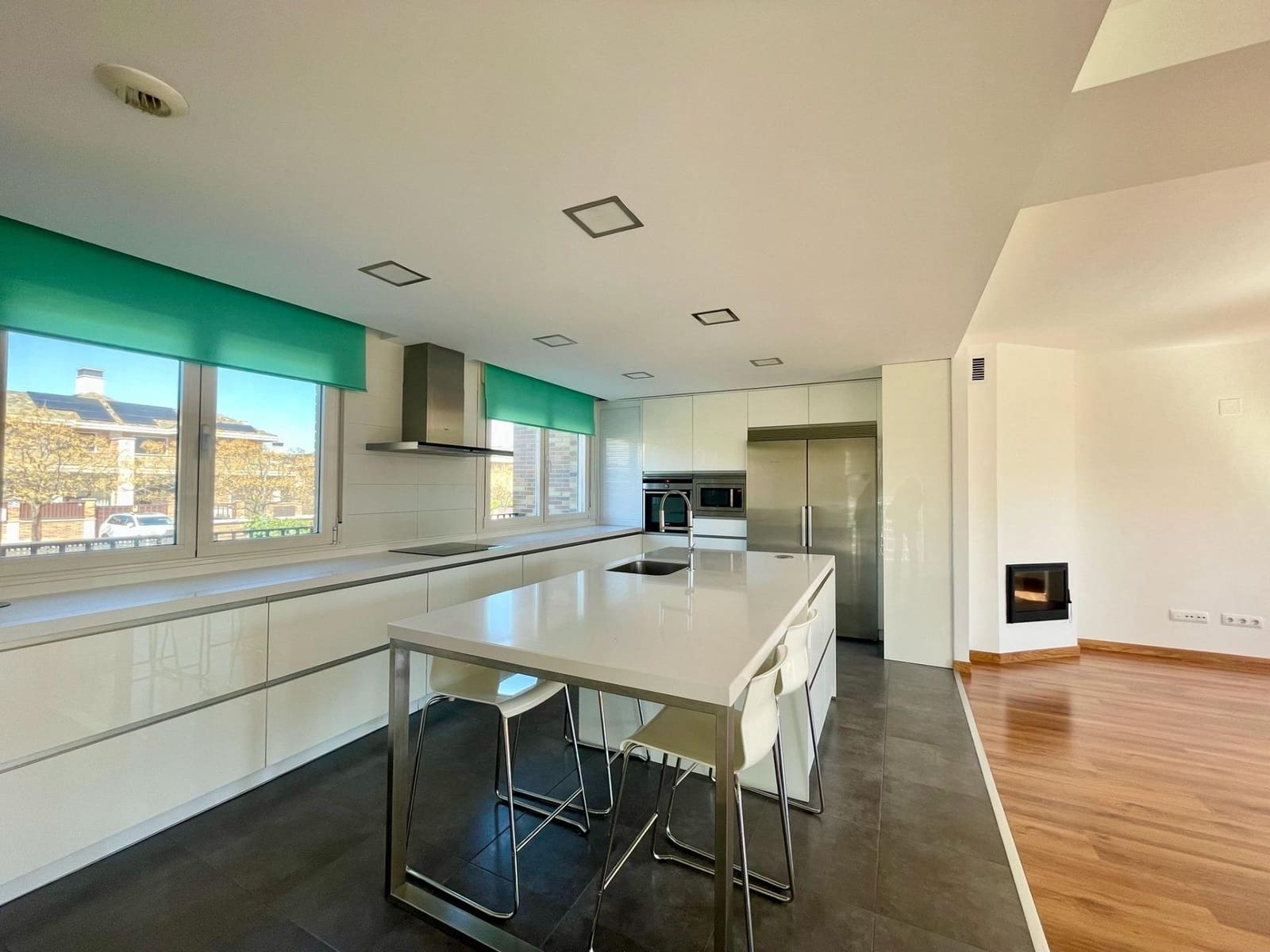 6 bedroom Semi-detached Villa for rent in Majadahonda with pool garage - € 4,500 (Ref: 9698889)