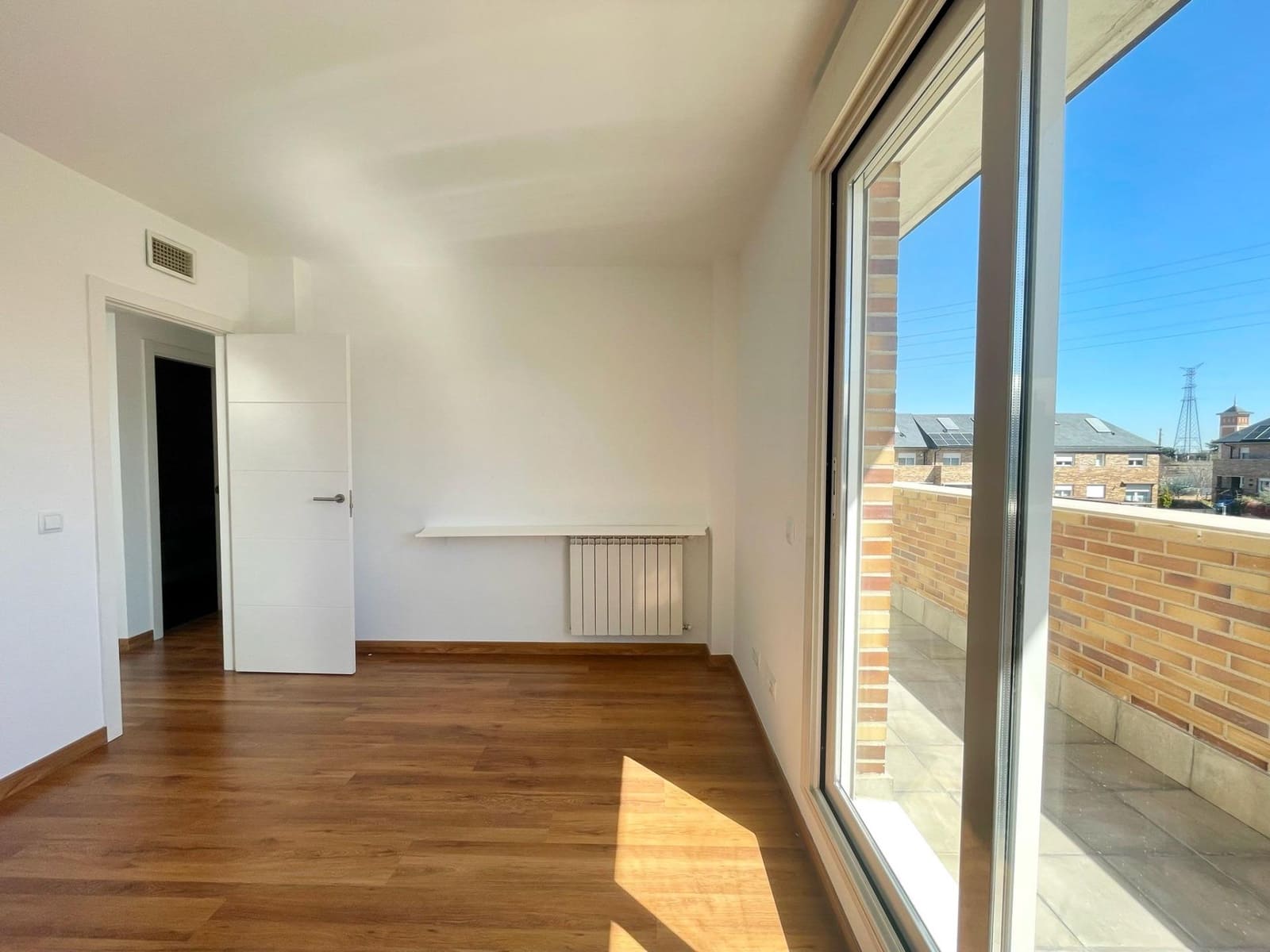 6 bedroom Semi-detached Villa for rent in Majadahonda with pool garage - € 4,500 (Ref: 9698889)