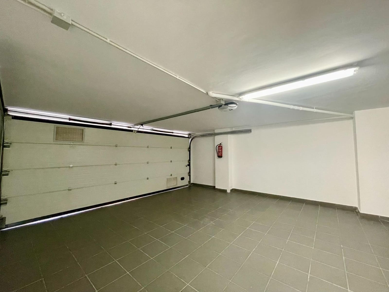 6 bedroom Semi-detached Villa for rent in Majadahonda with pool garage - € 4,500 (Ref: 9698889)