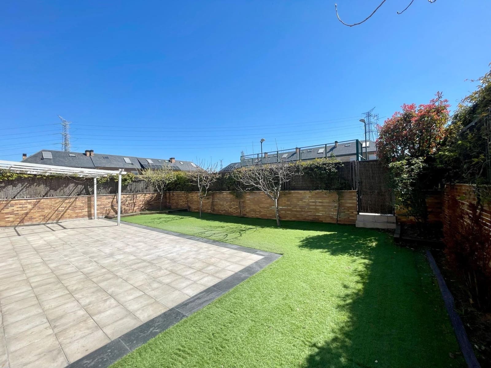 6 bedroom Semi-detached Villa for rent in Majadahonda with pool garage - € 4,500 (Ref: 9698889)